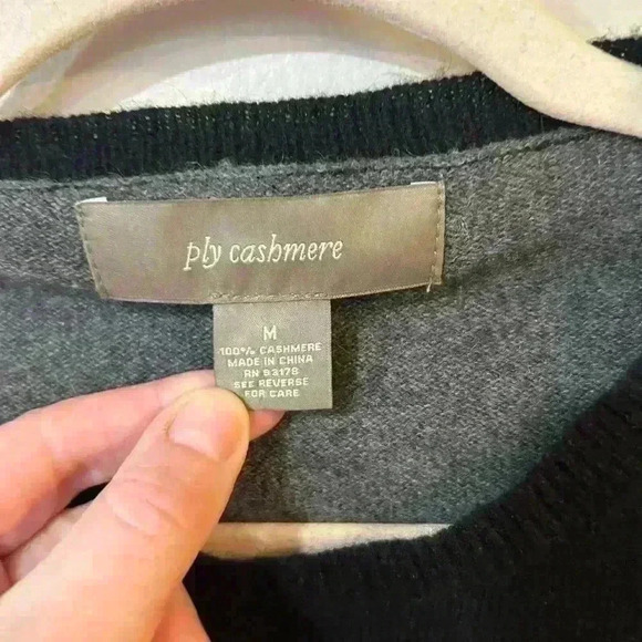 Ply Cashmere Black Grey Crewneck 100% Cashmere Sweater Women’s Size Medium - Picture 2 of 3